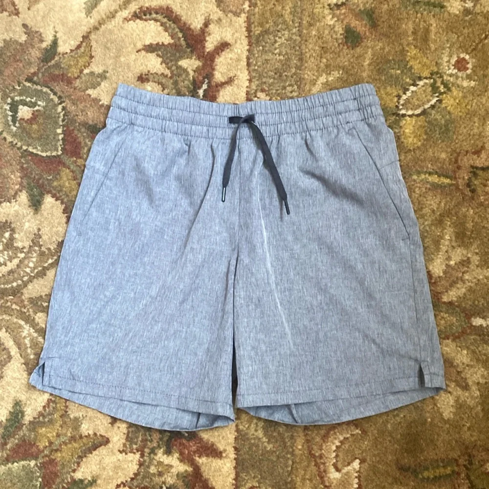 Gap/Old Navy Stretch performance above knee Boys Gray Shorts.